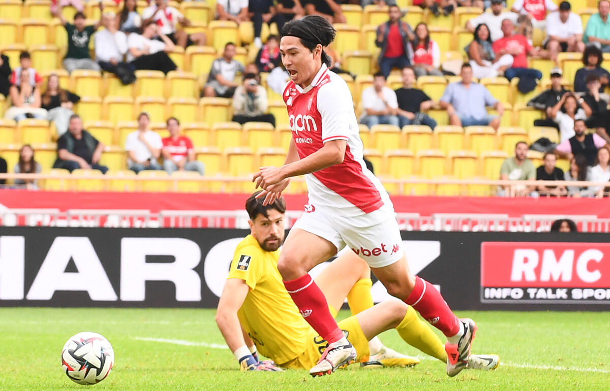 南野拓実がギリギリで折り返してアシスト！