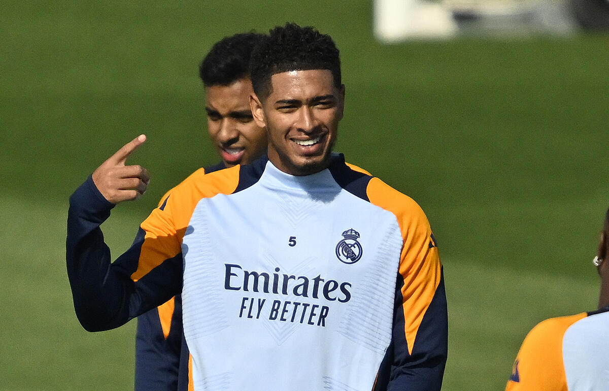 再びプロテクターを着けてプレーするベリンガム