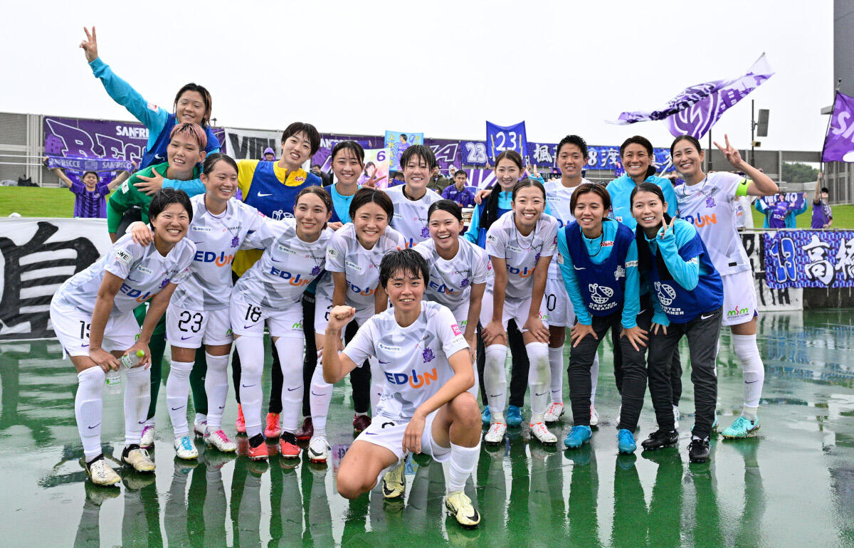 上野真実(中央)の決勝弾で3連勝のS広島R