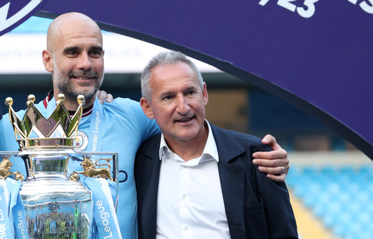 グアルディオラ監督(左)とシティに栄光をもたらしてきたベギリスタインSD