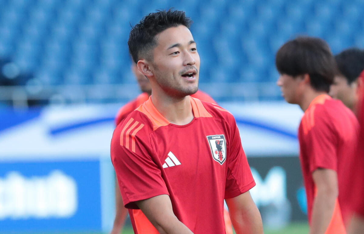 出場機会を待つ菅原由勢