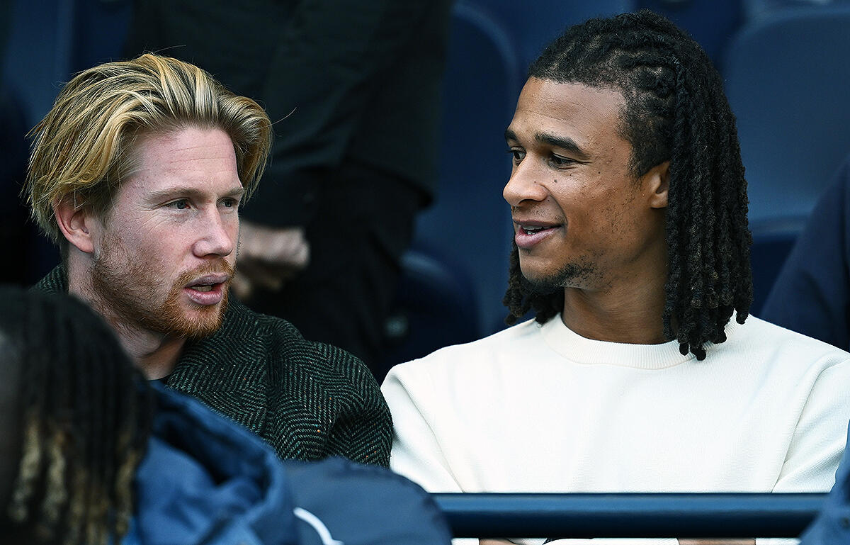 離脱中のデ・ブライネとアケ