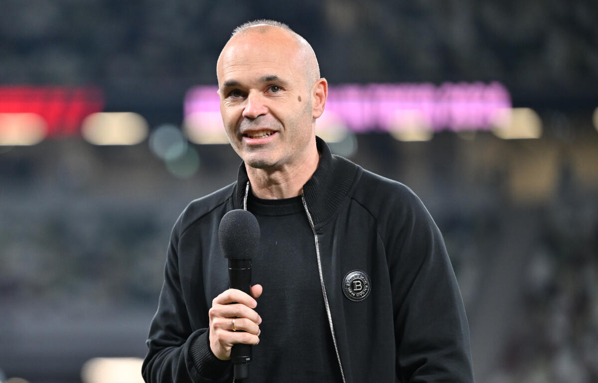 指導者の道を歩み始めたイニエスタ