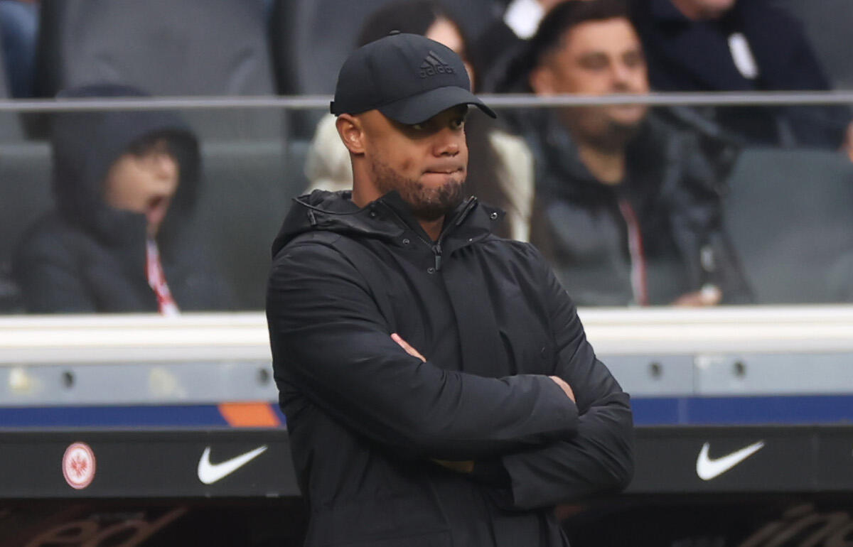 バルサ戦ヘ向かうコンパニ監督