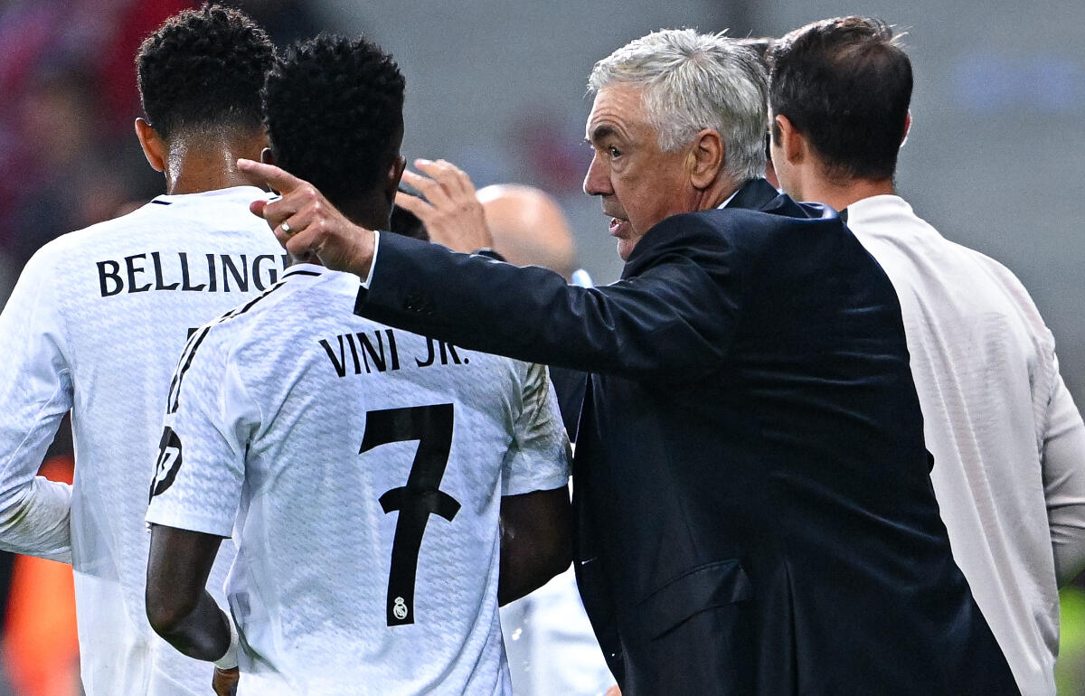 レアル・マドリーのヴィニシウスとアンチェロッティ監督