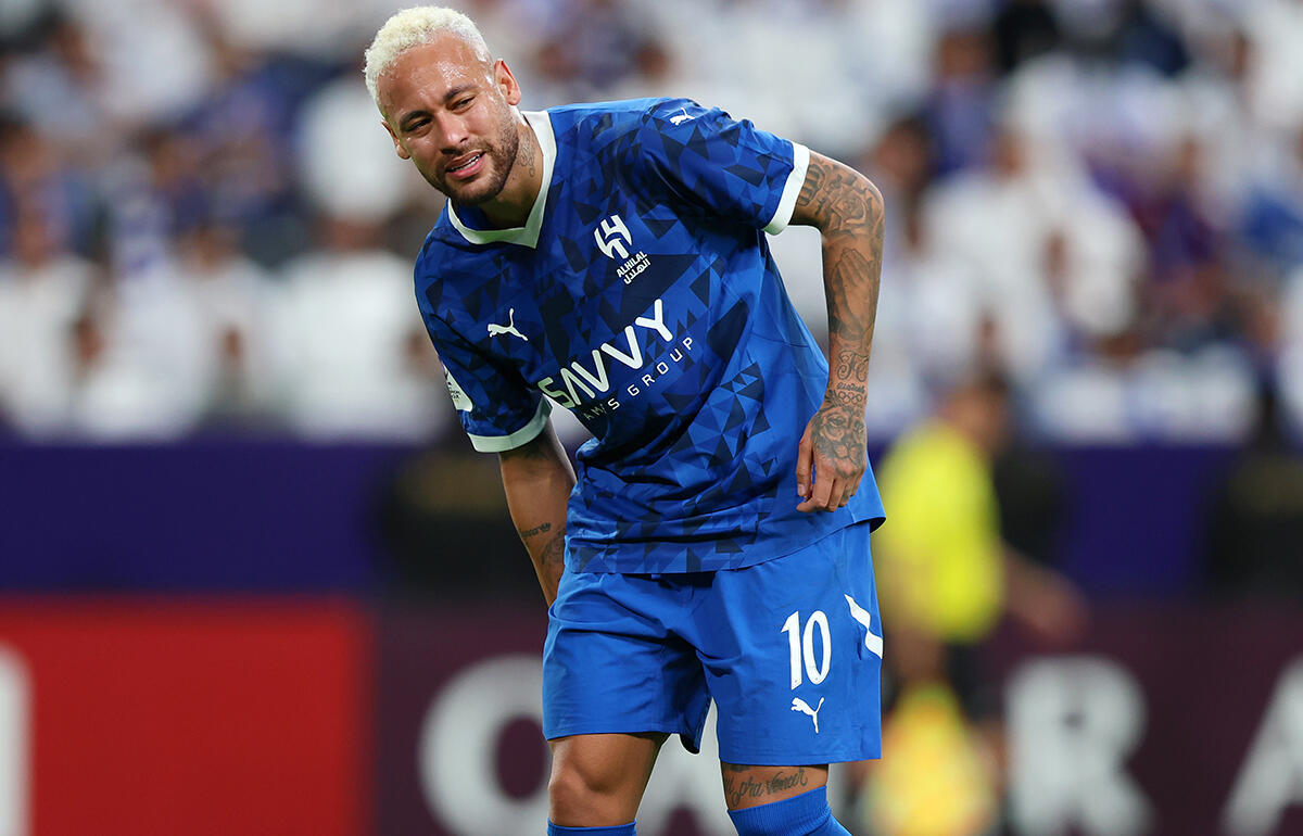 ネイマールはハムストリングを痛め途中交代に…