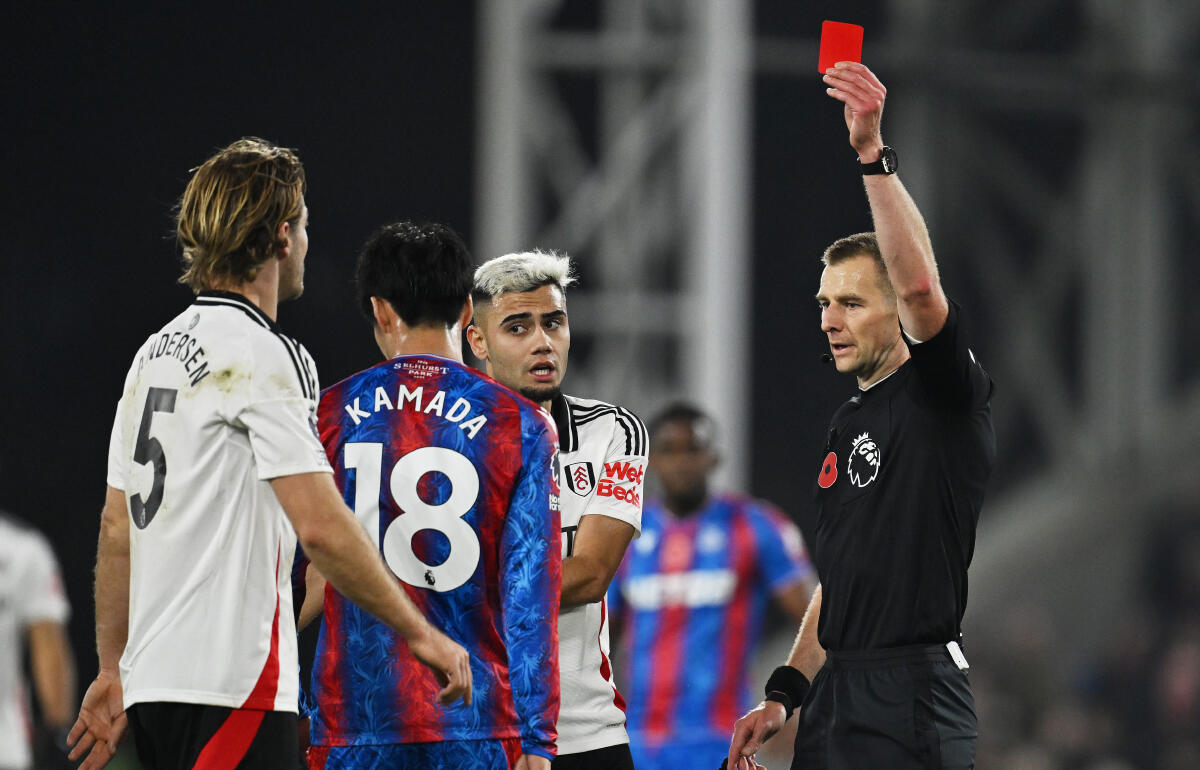 レッドカードを受けた鎌田大地