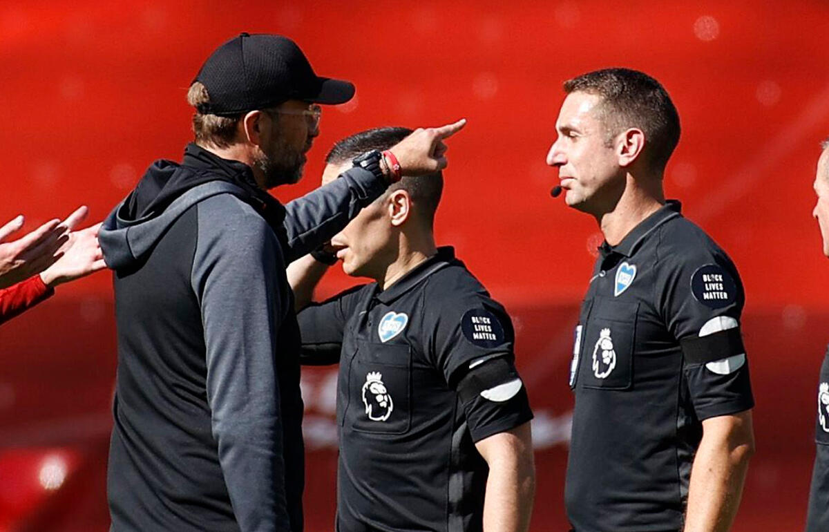 クロップ監督(写真左)とクート審判(写真右)
