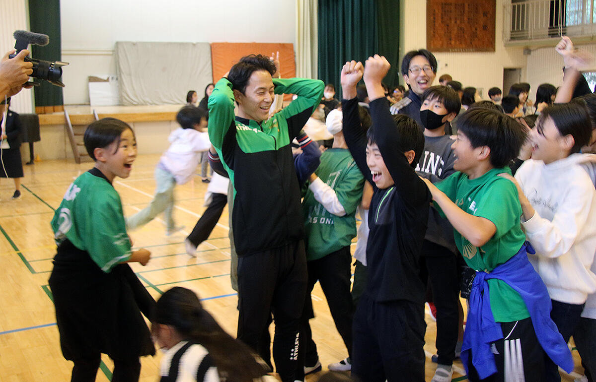 レクリエーションで盛り上がる森田晃樹