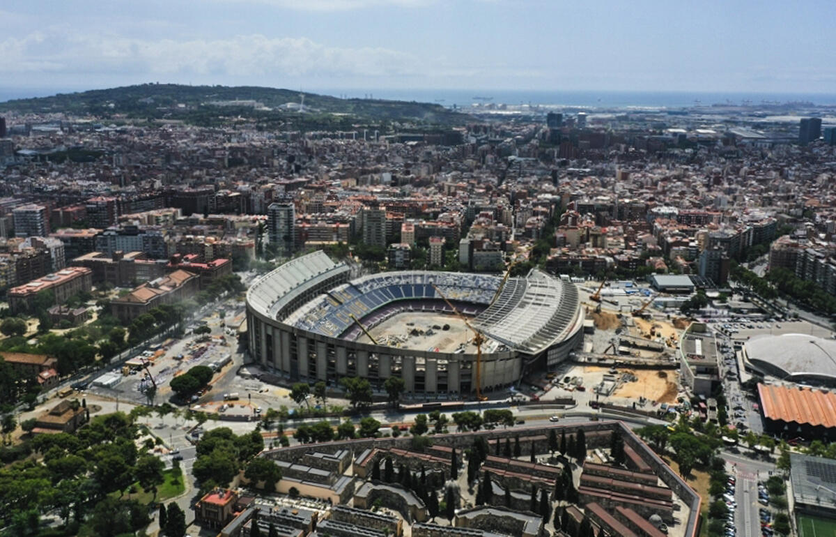 全面改修工事中のカンプ・ノウ