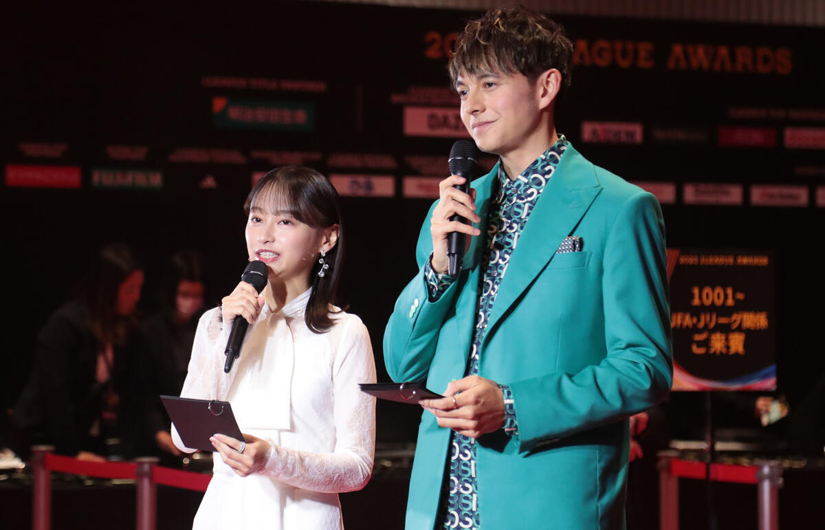 2年連続で司会を務める影山優佳さんとハリー杉山さん
