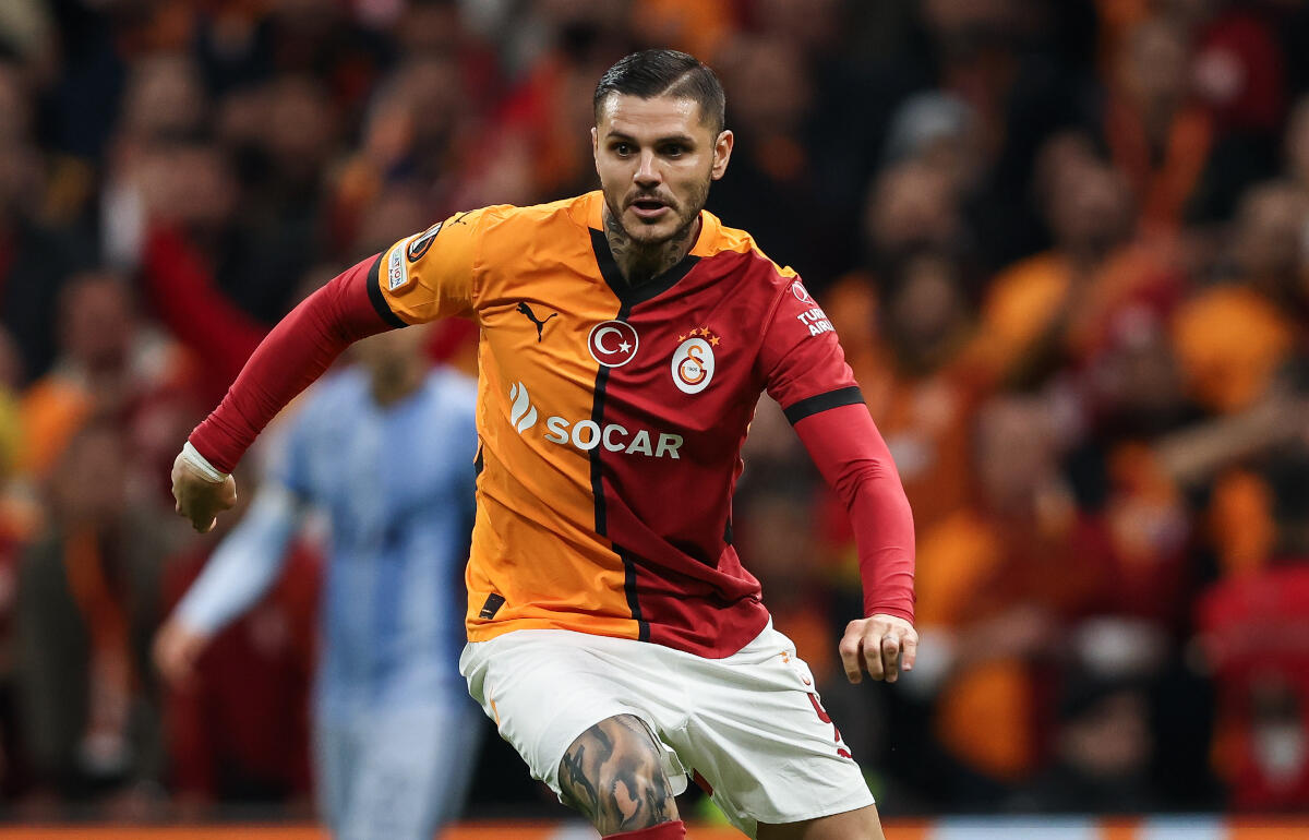 ガラタサライでプレーするイカルディ