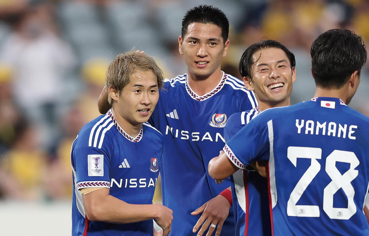 井上健太(左)が2得点