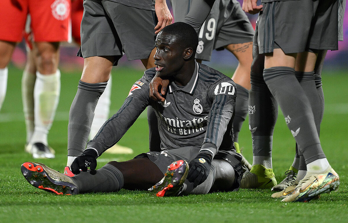 ジローナ戦で負傷のメンディ