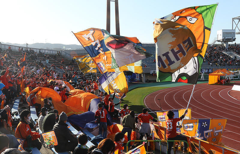 愛媛FCがMF曽根田穣(29)、FW舩橋京汰(19)と契約更新