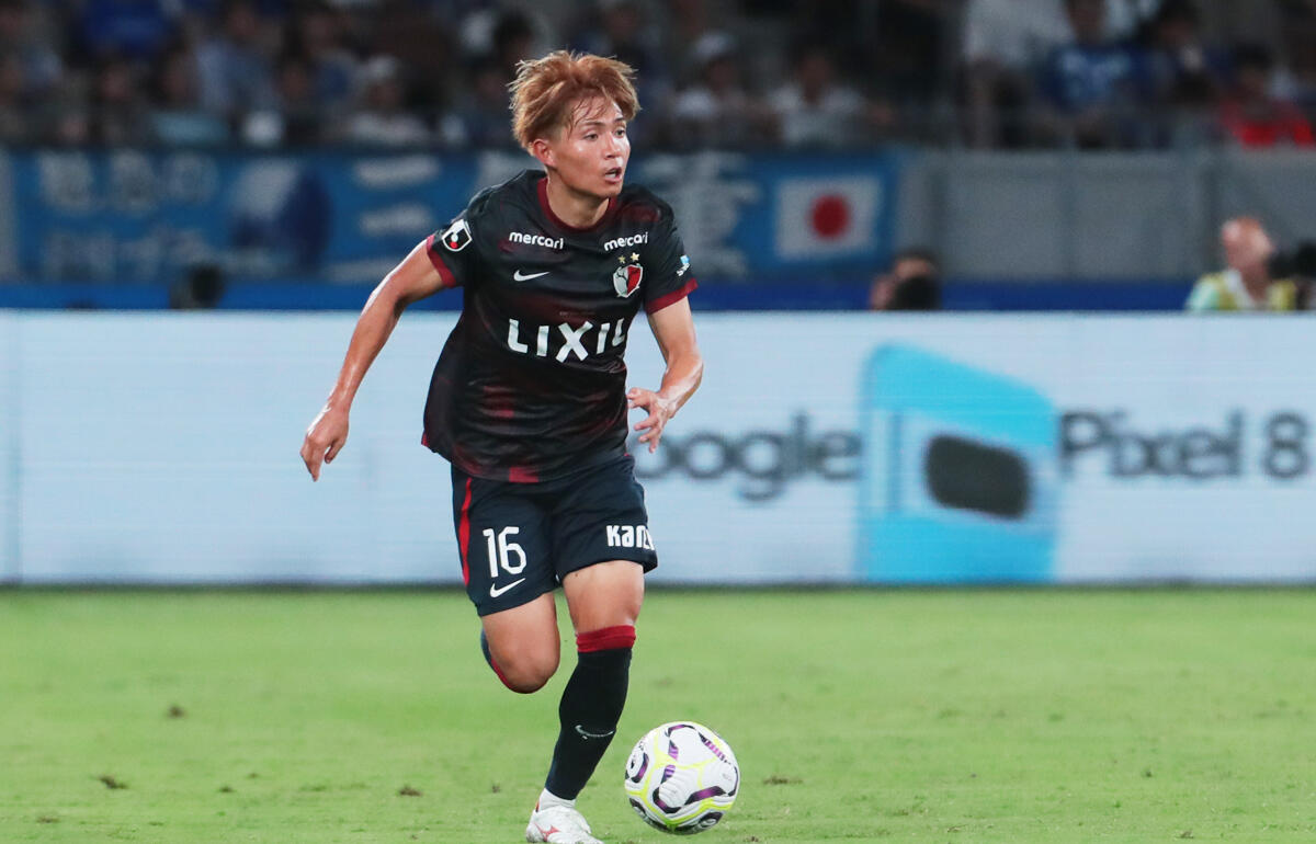 須貝英大は右サイドバックとしてプレーした