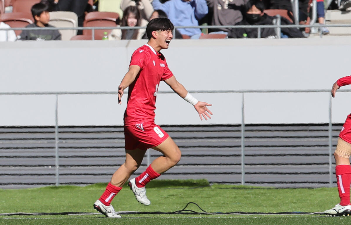 東福岡の先制ゴールを決めた伊波樹生