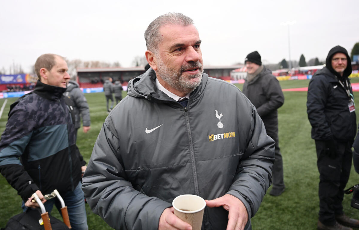 勝利を喜んだポステコグルー監督