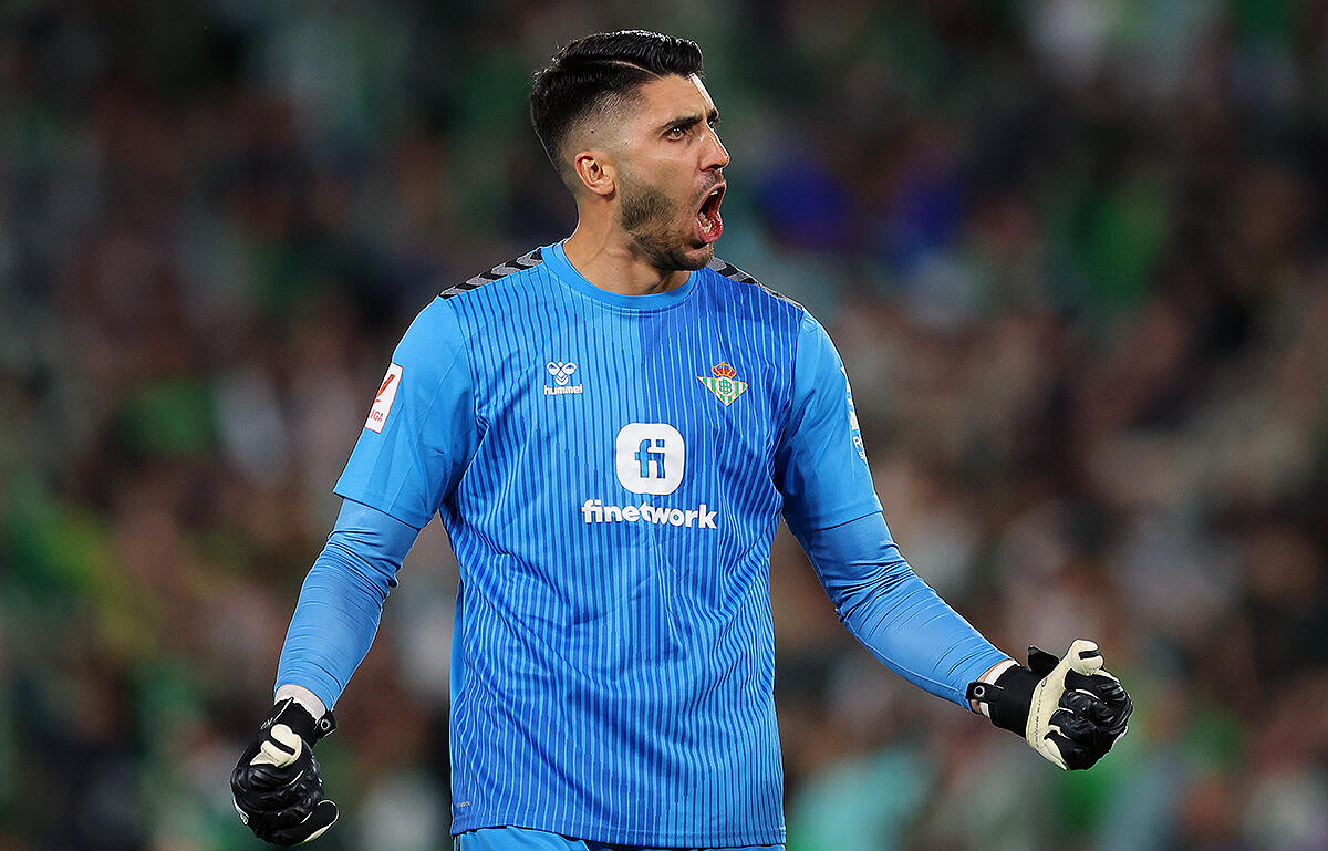 ベティス守護神が母国へ