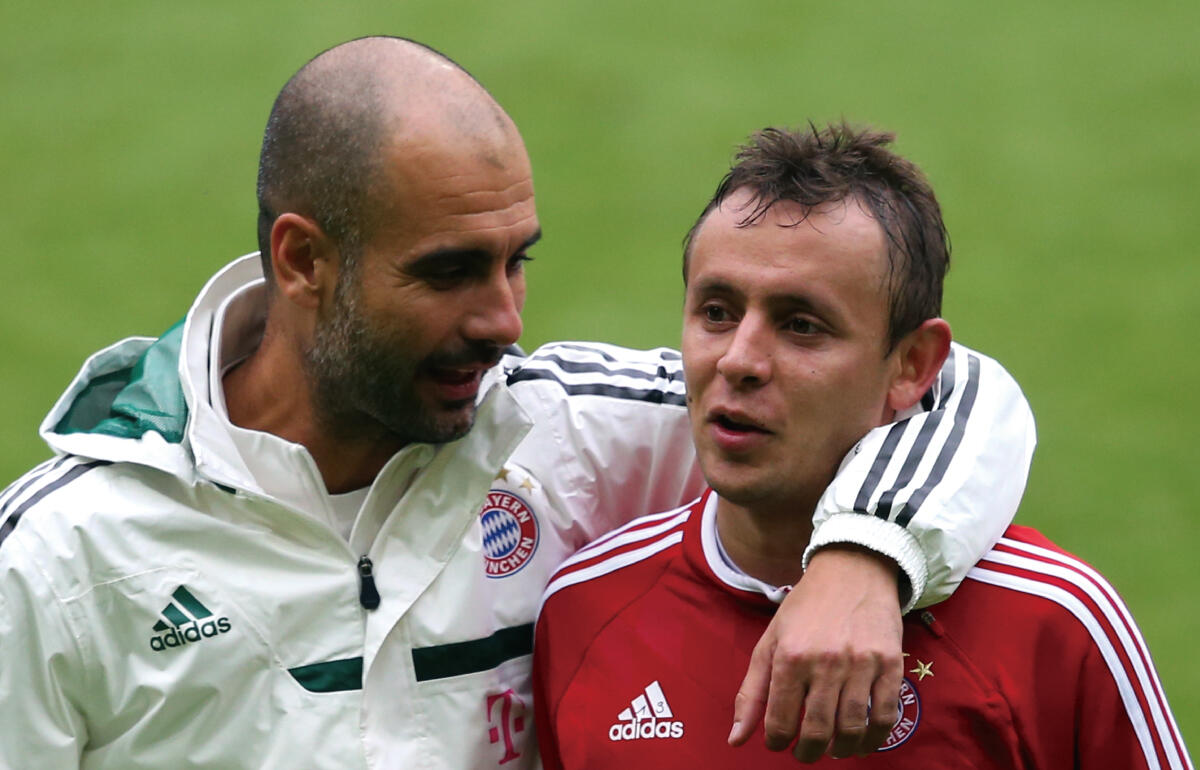 バイエルン時代の元ブラジル代表DFラフィーニャ(右)