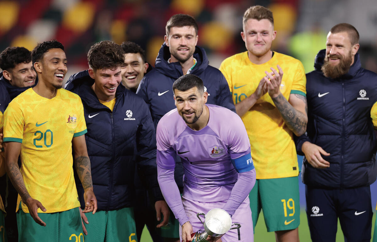 オーストラリア代表GKマシュー・ライアン(中央)