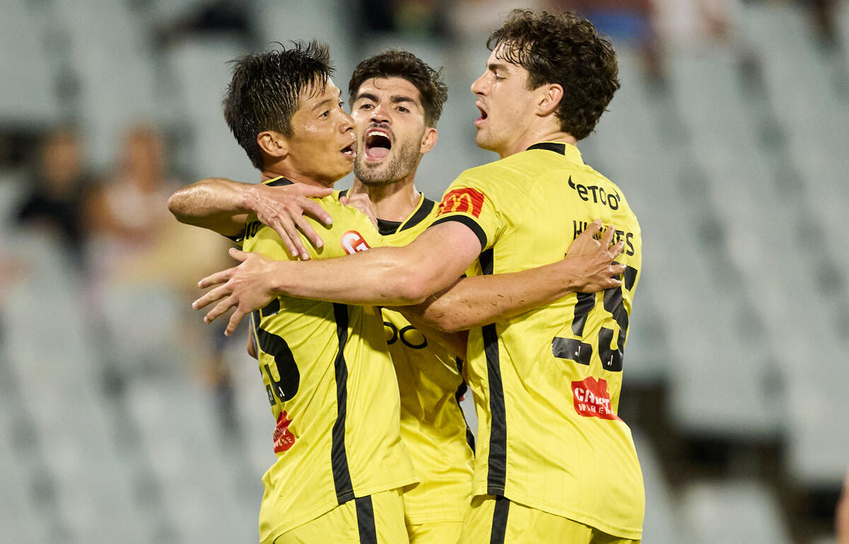 石毛秀樹のアシストから初ゴールの長澤和輝