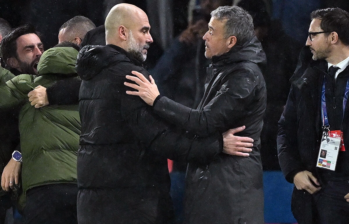 盟友ルイス・エンリケと健闘称え合ったグアルディオラ監督