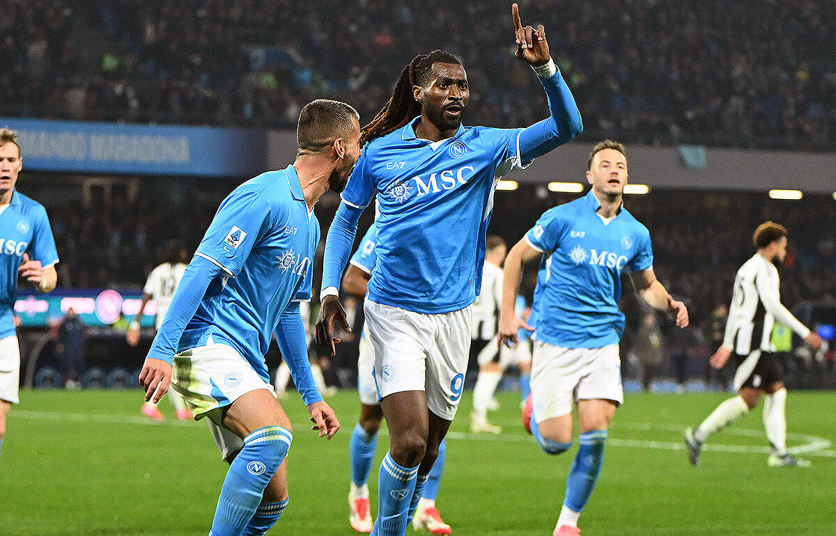 ナポリが逆転で7連勝