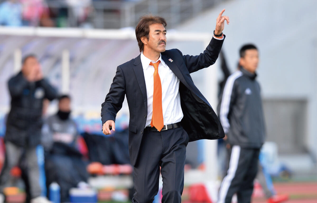 JFLの飛鳥FCが31日、美濃部直彦監督の続投を発表