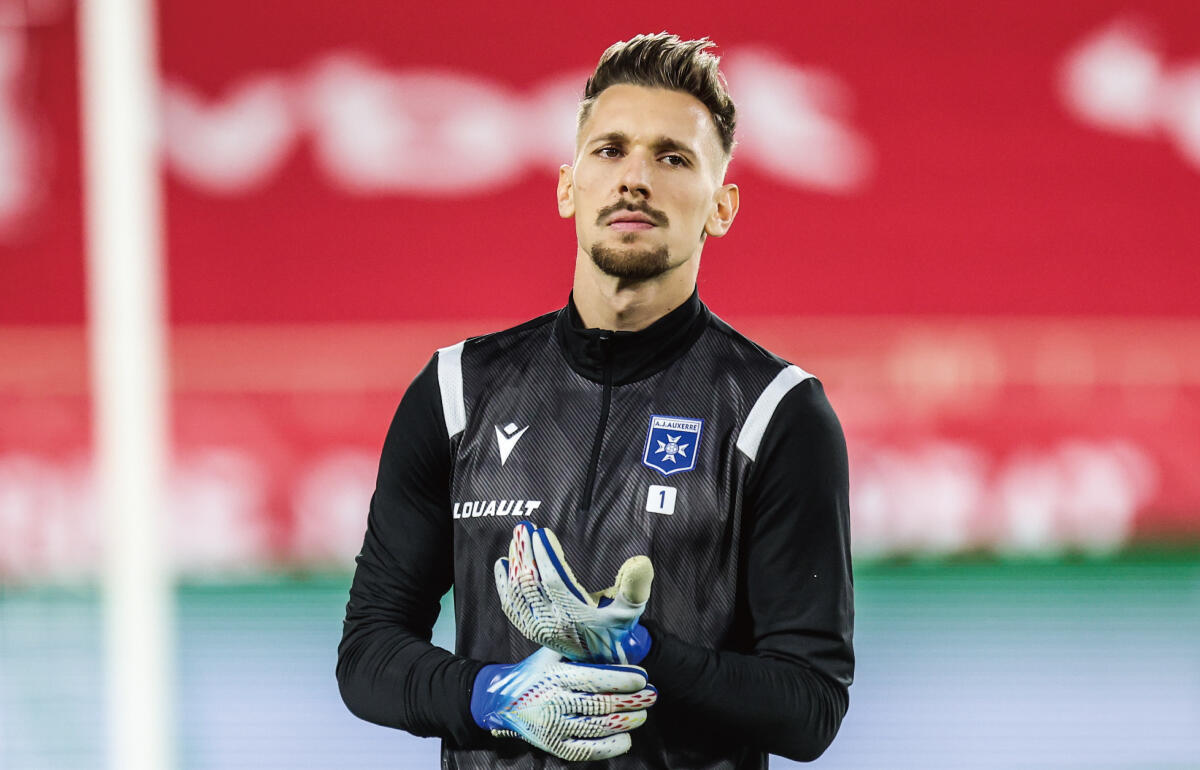 元ルーマニア代表GKヨヌーツ・ラドゥ(27)