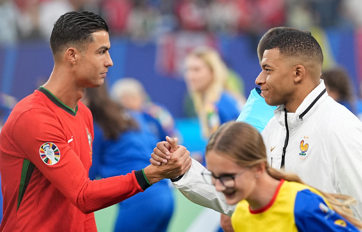 C・ロナウドがムバッペにアドバイスを送った