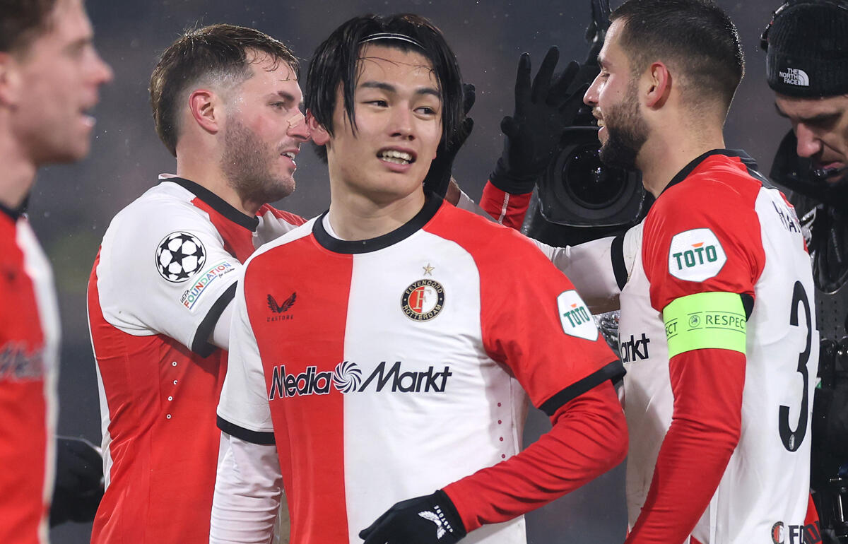 上田綺世が結婚3周年を迎えた