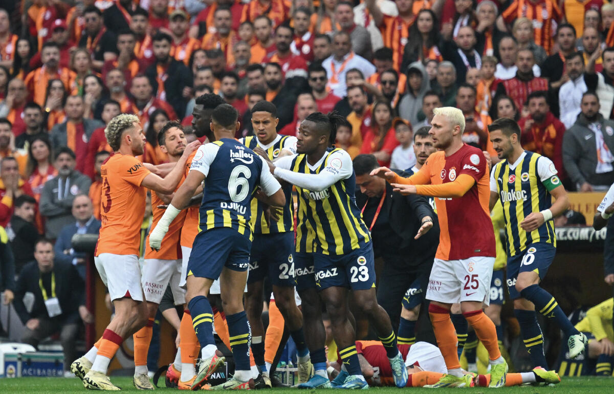 クラブ間もサポーター間も対立するガラタサライとフェネルバフチェ