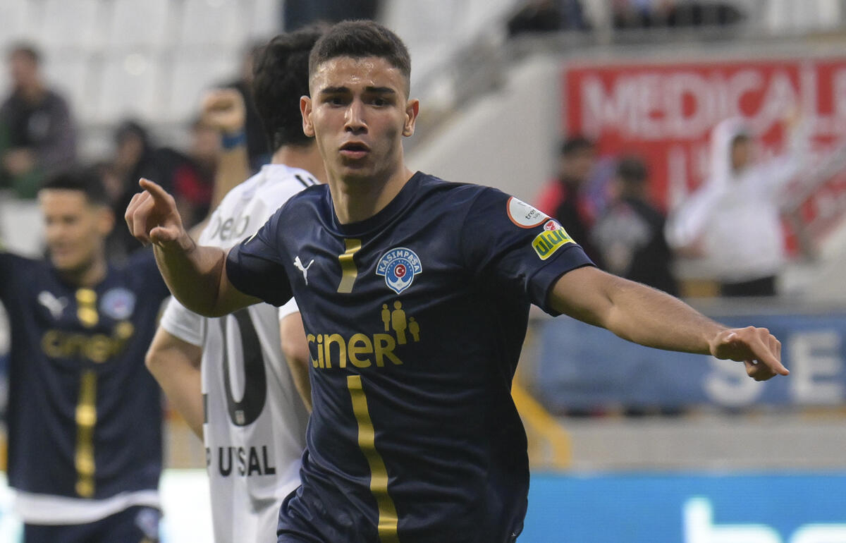 アストン・ビラに来季加入するエズジャン