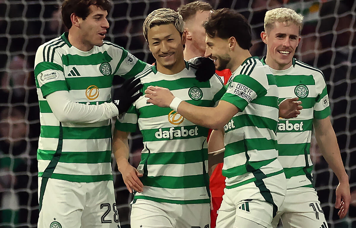 バイエルン相手にゴールを決めた前田大然