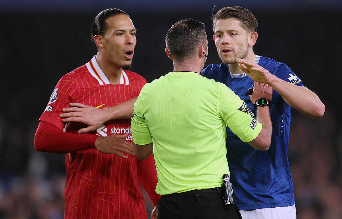 レフェリングに苦言呈すファン・ダイク