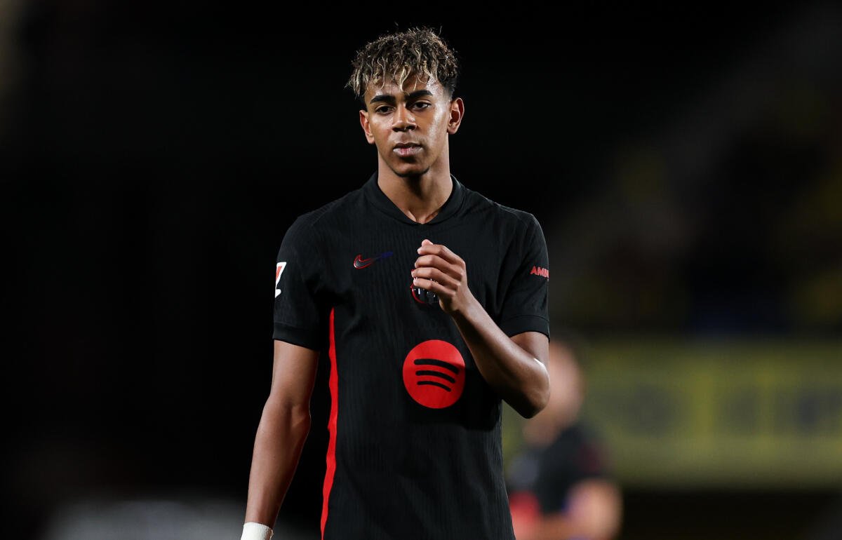 バルセロナFWヤマル