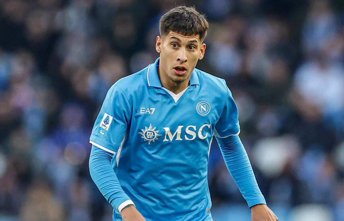 ナポリの左サイドを支えるオリベラ