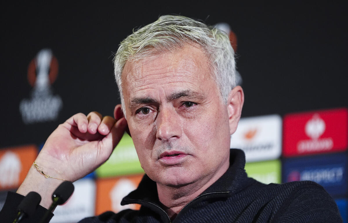 敗戦を認めるモウリーニョ関東