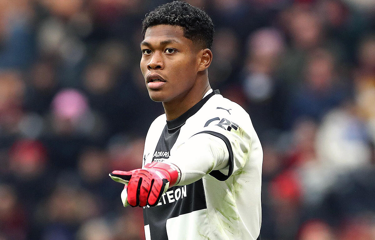 鈴木彩艶はフル出場