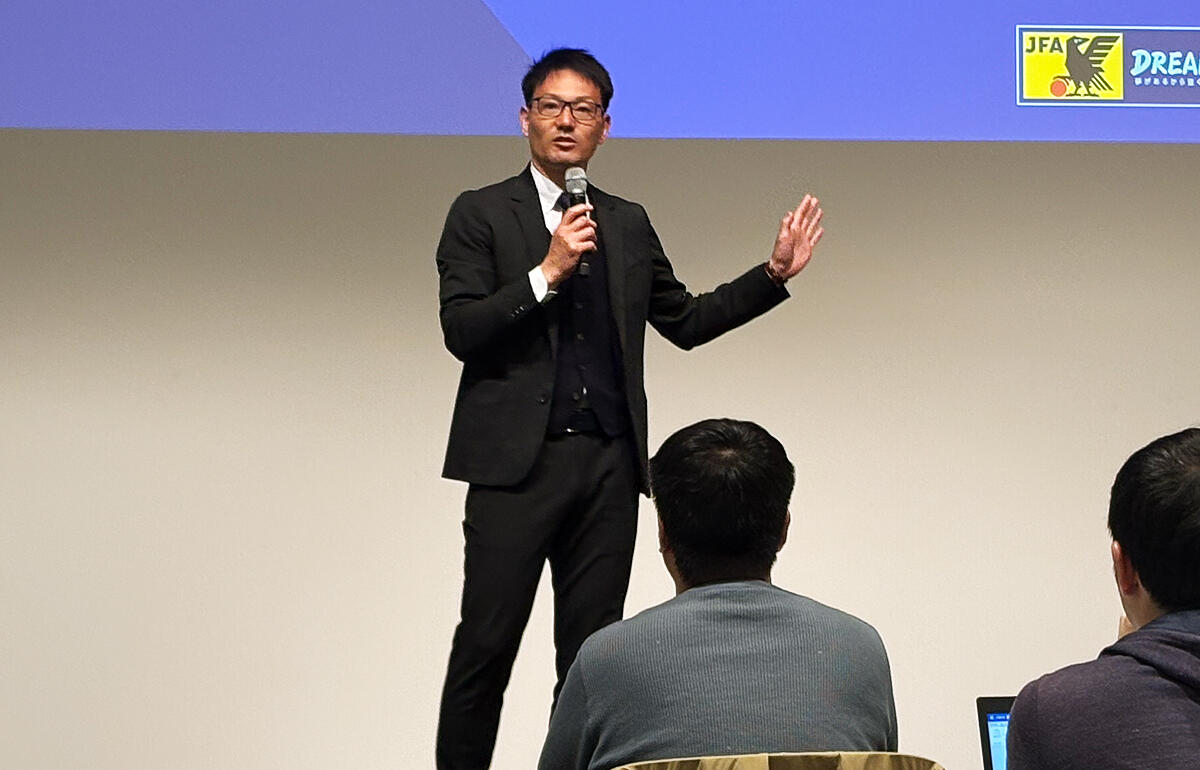 今シーズンのジャッジについて語る佐藤隆治氏