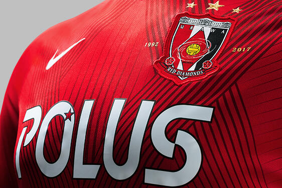 浦和レッズの新ユニフォームが発表 25周年を記念しローマ数字の Xxv がデザイン 超ワールドサッカー