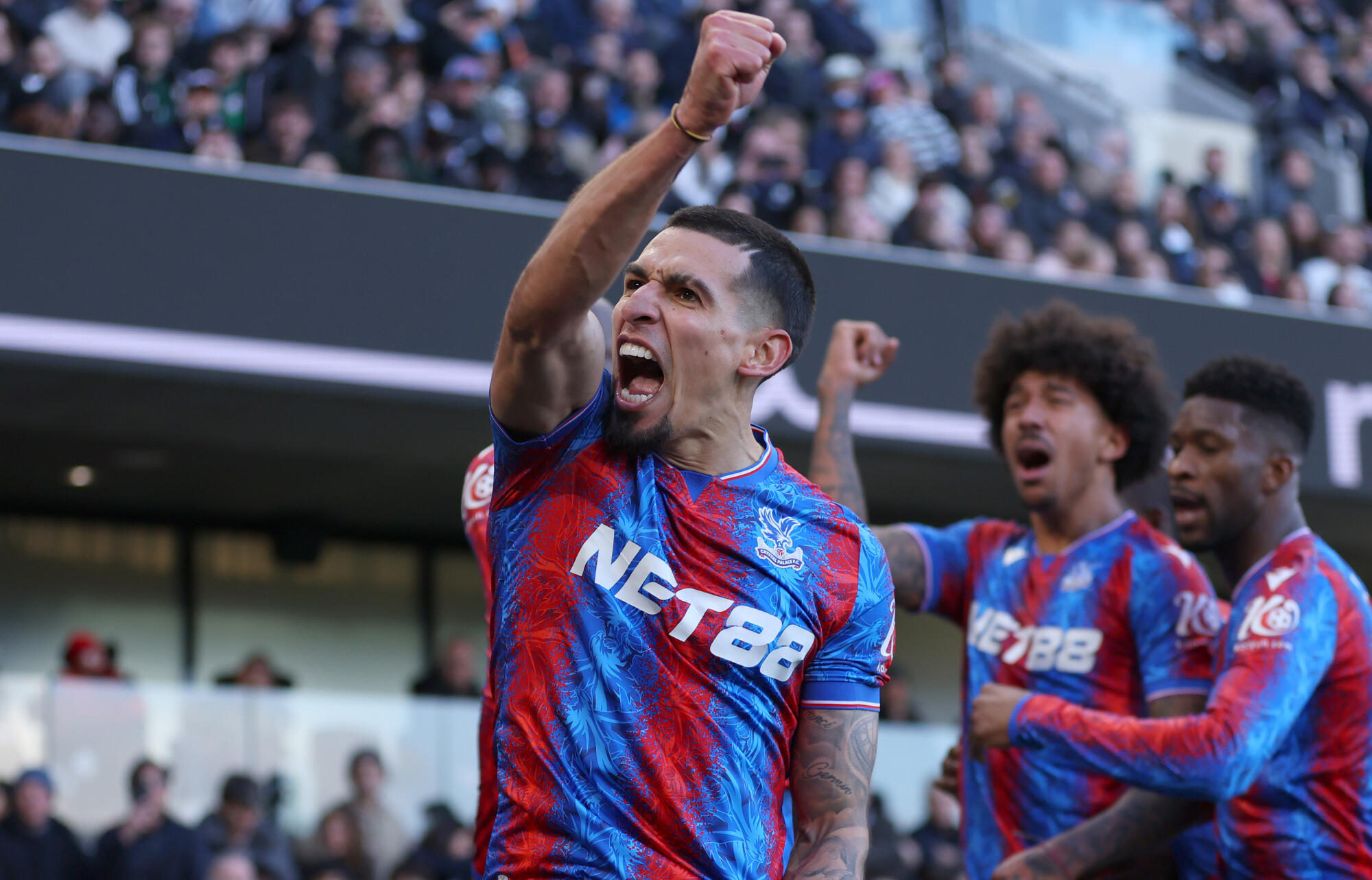 ダニエル・ムニョスはチームの右サイドを支える