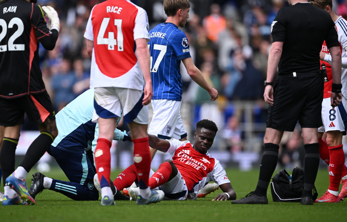 思い切り踵を踏まれたサカ