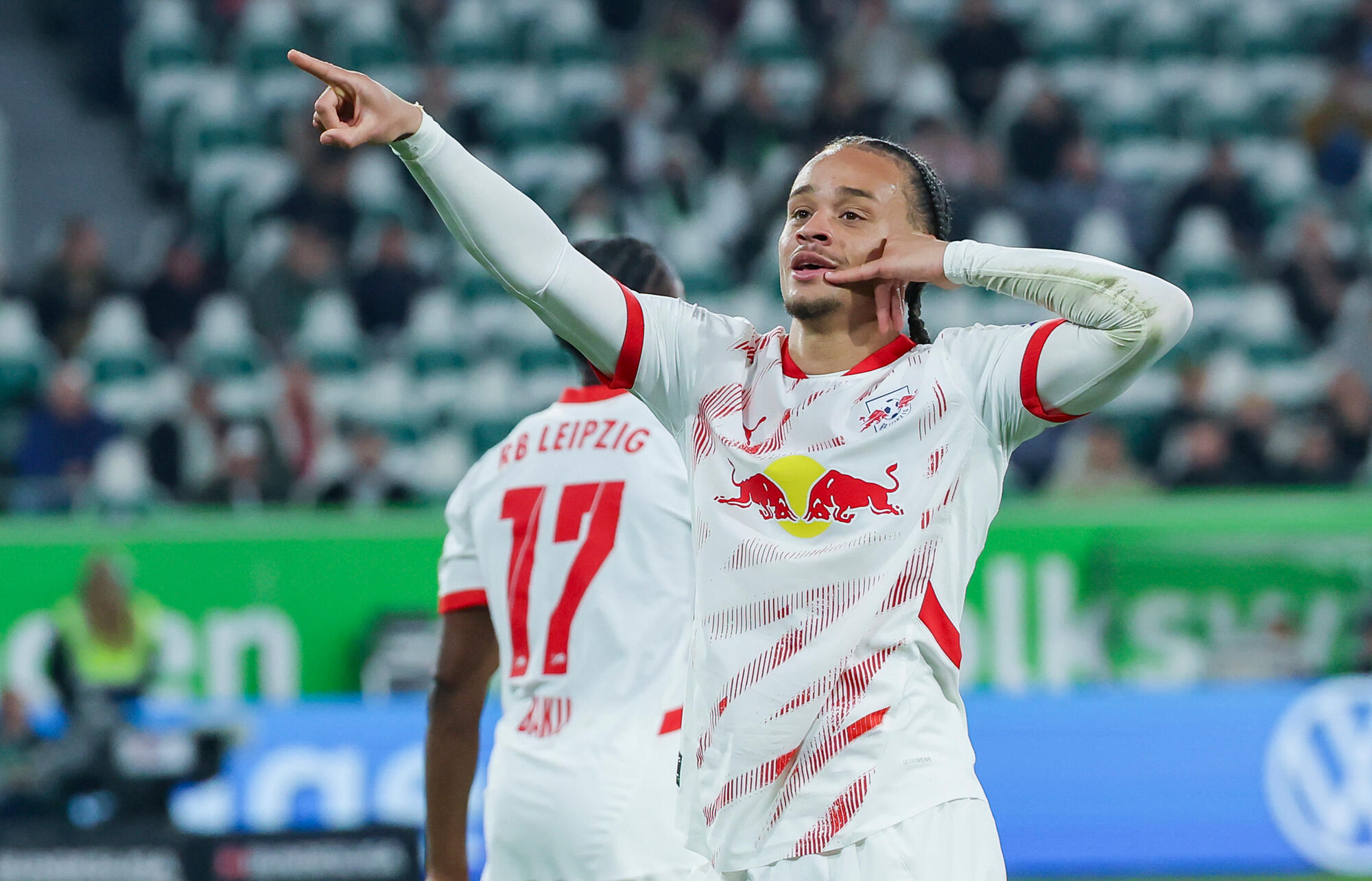 シモンズは引く手数多の存在に