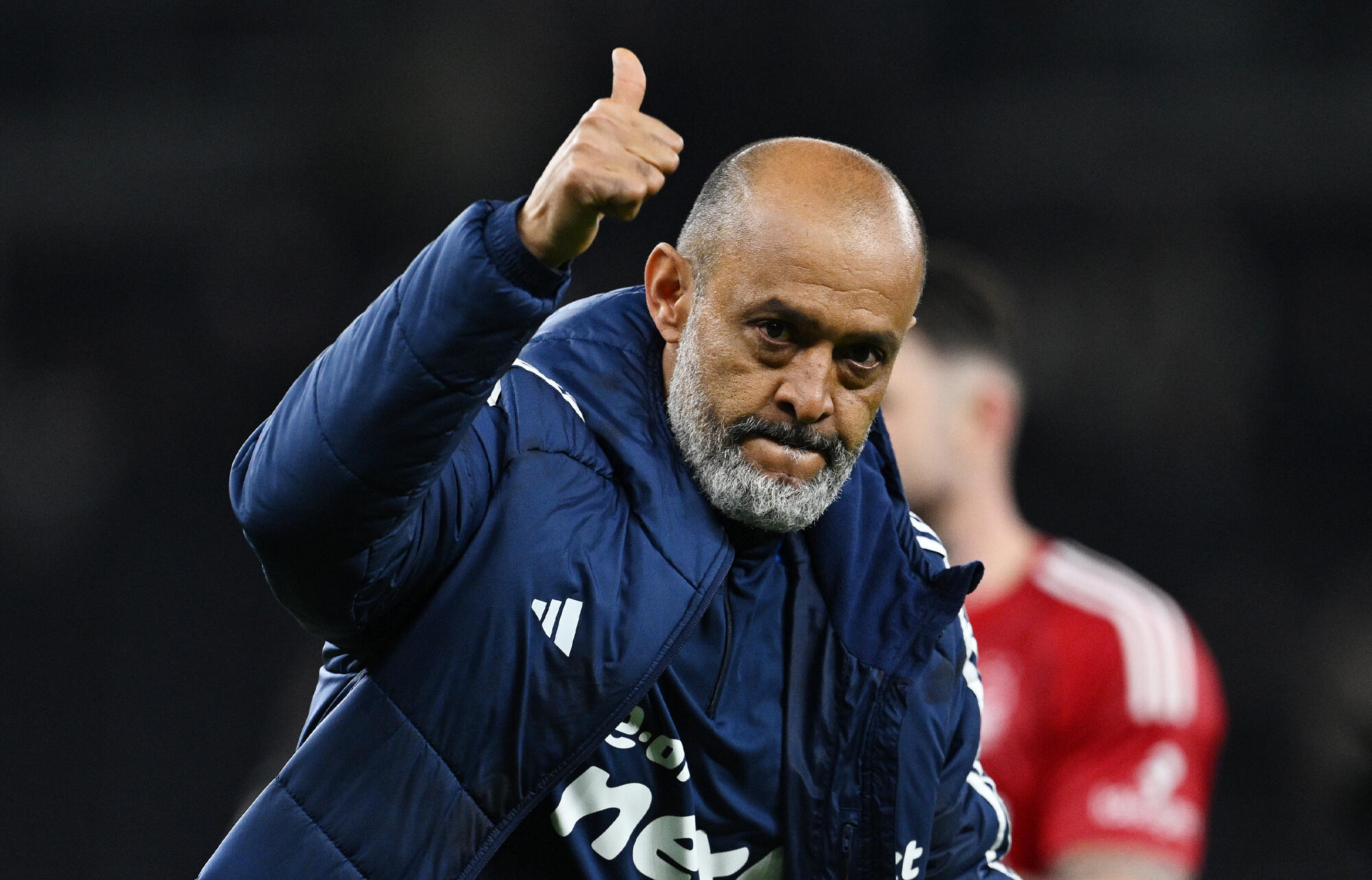 ヌーノ監督はファンと選手を称える