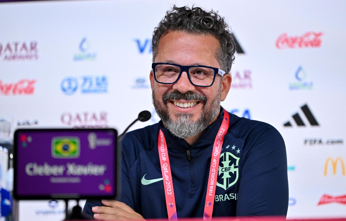 サントスを指揮するシャビエル監督