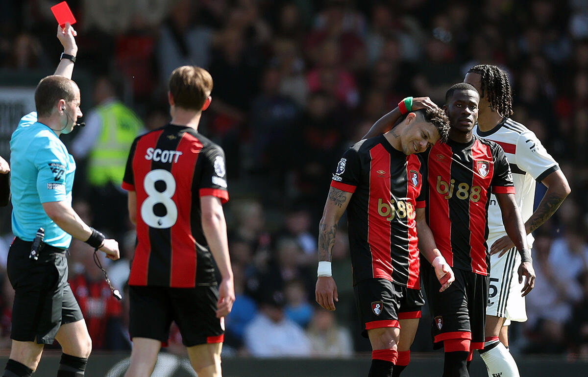 ユナイテッド戦で退場となったエヴァニウソン