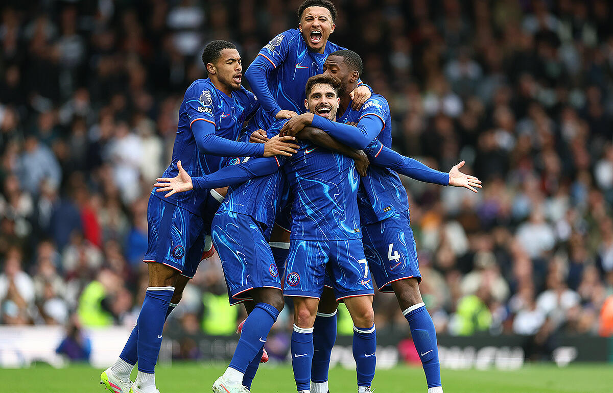 今季残り試合では空白の胸部分にロゴが入る