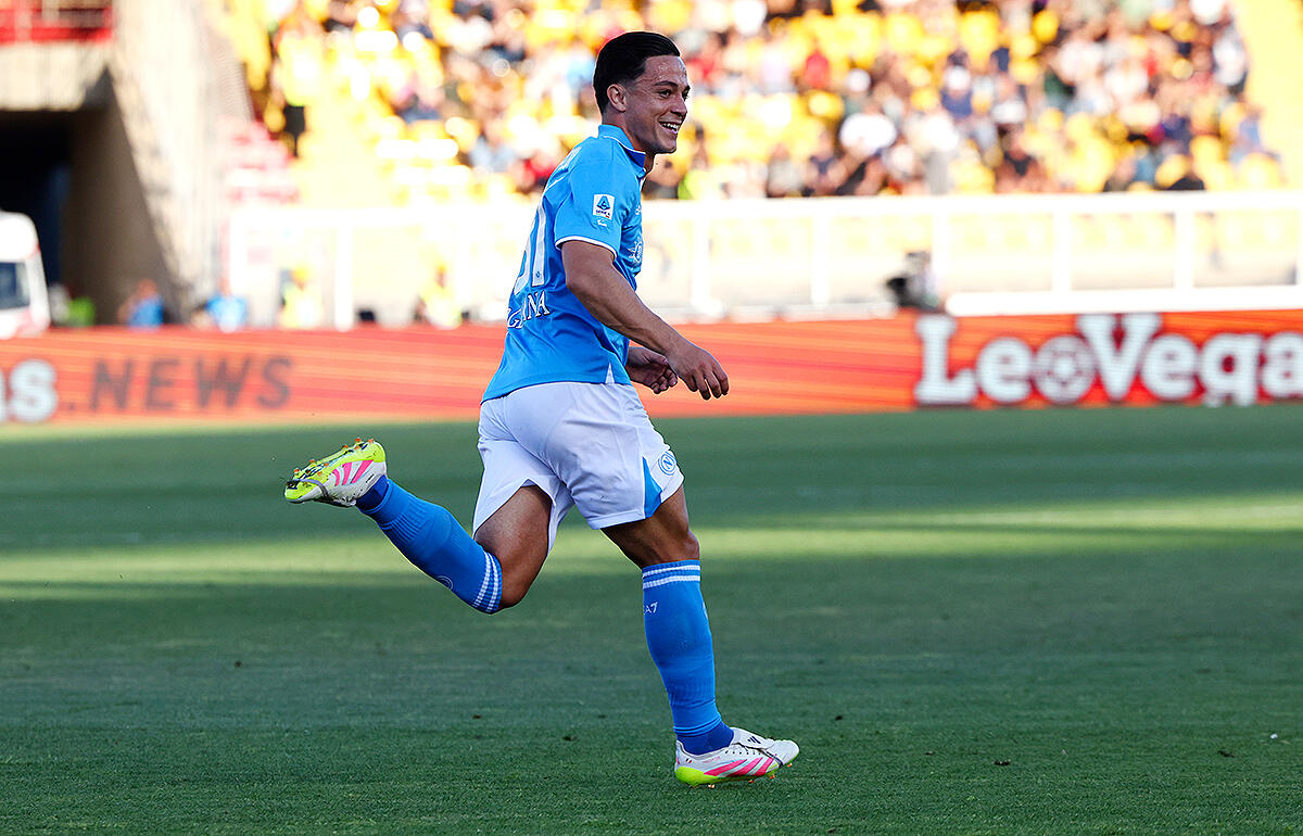 首位ナポリが4連勝